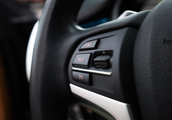 Подержанный автомобиль BMW X6 2016 года (12 фото)