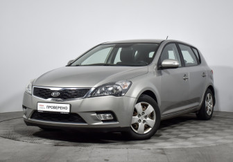 Подержанный автомобиль Kia Ceed Hatchback 2010 года (1 фото)