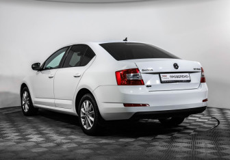 Подержанный автомобиль Skoda Octavia Liftback 2016 года (7 фото)