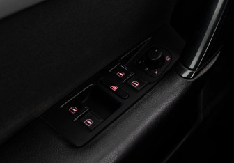 Подержанный автомобиль Volkswagen Passat Sedan 2011 года (16 фото)