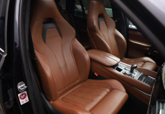 Подержанный автомобиль BMW X5 M 2016 года (30 фото)