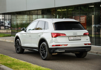 Подержанный автомобиль Audi Q5 2021 года (8 фото)