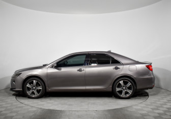 Подержанный автомобиль Toyota Camry Sedan 2016 года (8 фото)