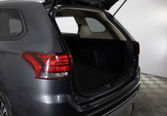 Подержанный автомобиль Mitsubishi Outlander 2019 года (24 фото)