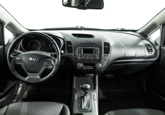 Подержанный автомобиль Kia Cerato Sedan 2013 года (13 фото)
