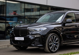Подержанный автомобиль BMW X7 2020 года (11 фото)