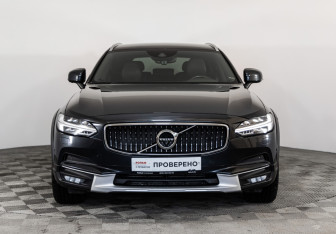 Подержанный автомобиль Volvo V90 Cross Country 2019 года (2 фото)