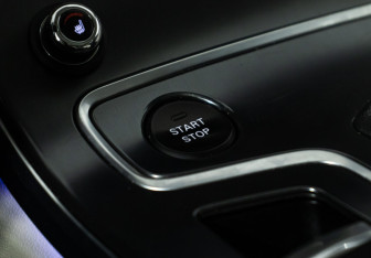 Подержанный автомобиль Hongqi H5 2022 года (19 фото)