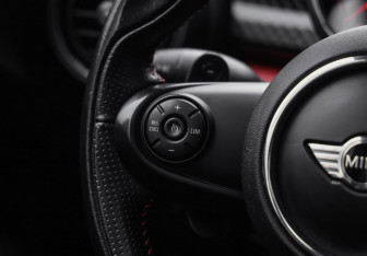 Подержанный автомобиль MINI Hatch 2016 года (14 фото)