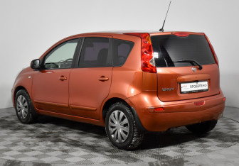 Подержанный автомобиль Nissan Note 2007 года (7 фото)