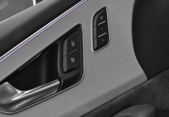 Подержанный автомобиль Audi Q8 2019 года (11 фото)