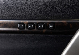 Подержанный автомобиль Toyota Land Cruiser Suv 2012 года (20 фото)