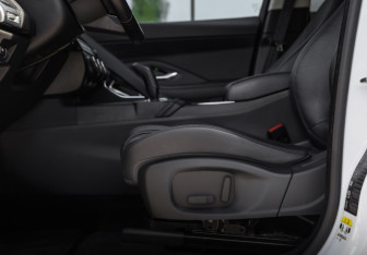 Подержанный автомобиль Jaguar E-Pace 2018 года (26 фото)