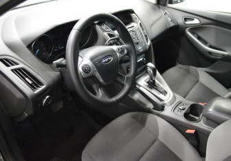 Подержанный автомобиль Ford Focus Sedan 2013 года (10 фото)
