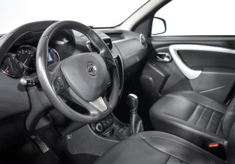 Подержанный автомобиль Nissan Terrano 2017 года (9 фото)