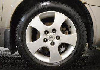 Подержанный автомобиль Nissan Primera Sedan 2005 года (9 фото)