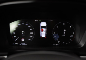 Подержанный автомобиль Volvo V90 2018 года (14 фото)