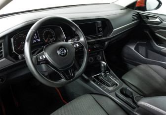 Подержанный автомобиль Volkswagen Jetta Sedan 2020 года (11 фото)