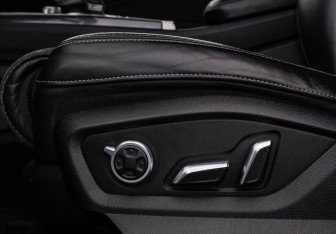 Подержанный автомобиль Audi Q7 2016 года (18 фото)