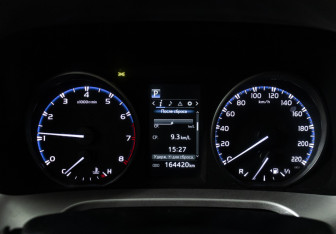 Подержанный автомобиль Toyota RAV4 2017 года (12 фото)