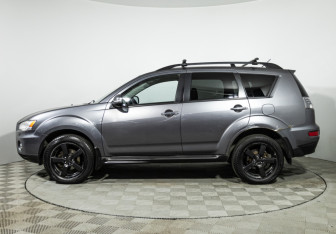 Подержанный автомобиль Mitsubishi Outlander 2012 года (8 фото)