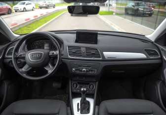 Подержанный автомобиль Audi Q3 2015 года (11 фото)