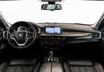 Подержанный автомобиль BMW X5 2016 года (10 фото)