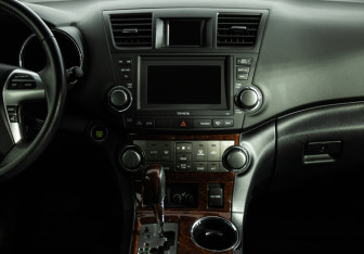 Подержанный автомобиль Toyota Highlander 2012 года (14 фото)