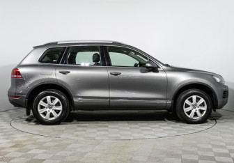 Подержанный автомобиль Volkswagen Touareg 2011 года (4 фото)
