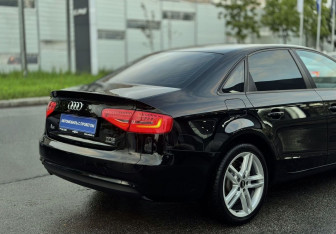 Подержанный автомобиль Audi A4 Sedan 2015 года (10 фото)