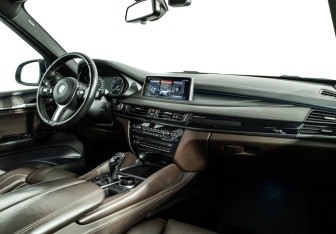 Подержанный автомобиль BMW X5 2017 года (9 фото)