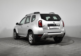 Подержанный автомобиль Renault Duster 2016 года (6 фото)