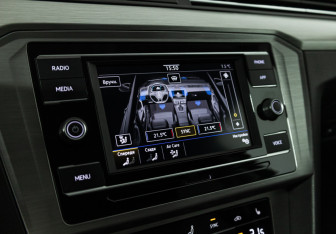 Подержанный автомобиль Volkswagen Passat Sedan 2021 года (16 фото)