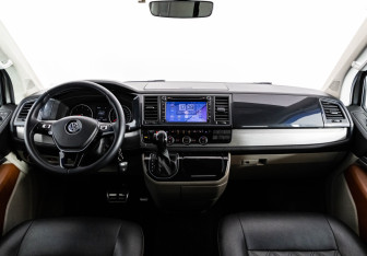 Подержанный автомобиль Volkswagen Multivan 2015 года (12 фото)