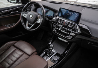 Подержанный автомобиль BMW X3 2020 года (10 фото)