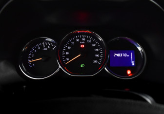 Подержанный автомобиль Renault Duster 2015 года (19 фото)