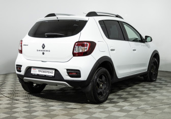 Подержанный автомобиль Renault Sandero 2018 года (5 фото)