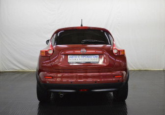 Подержанный автомобиль Nissan Juke 2013 года (6 фото)