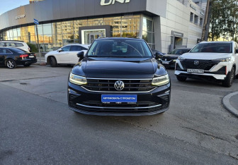 Подержанный автомобиль Volkswagen Tiguan 2020 года (2 фото)