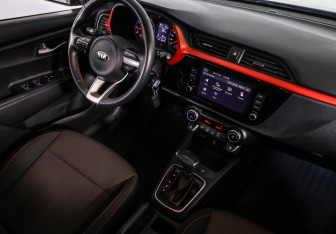 Подержанный автомобиль Kia Rio Sedan 2020 года (9 фото)