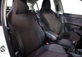 Подержанный автомобиль Skoda Rapid Liftback 2015 года (16 фото)