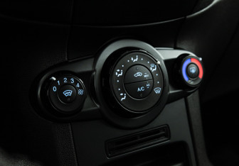 Подержанный автомобиль Ford Fiesta Hatchback 2016 года (15 фото)