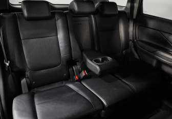 Подержанный автомобиль Mitsubishi Outlander 2016 года (23 фото)