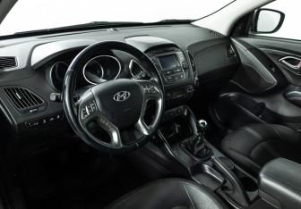 Подержанный автомобиль Hyundai ix35 2014 года (11 фото)