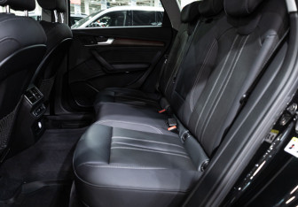Подержанный автомобиль Audi Q5 2021 года (15 фото)