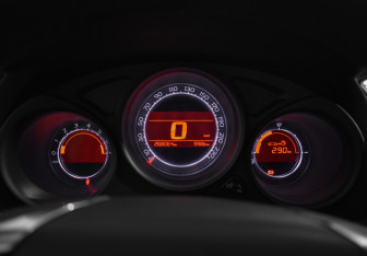 Подержанный автомобиль Citroen C4 Sedan 2014 года (21 фото)