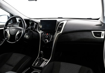 Подержанный автомобиль Hyundai i30 Hatchback 2012 года (9 фото)