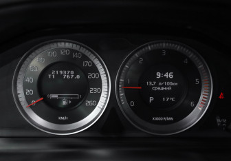 Подержанный автомобиль Volvo XC60 2012 года (13 фото)