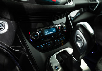 Подержанный автомобиль Ford Kuga 2013 года (18 фото)