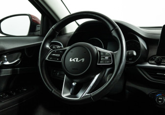 Подержанный автомобиль Kia Cerato Sedan 2021 года (15 фото)